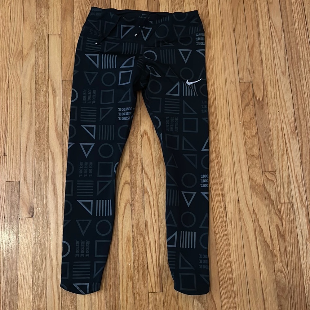 Nike- Fri fit 7/8 workout leggings - black with graphic print “ Just Do It”